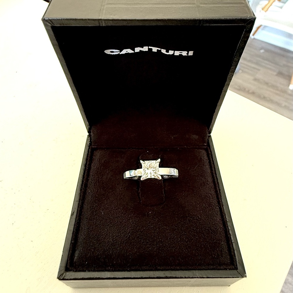 CANTURI 18KT White Gold Princess Cut 1.01ct Diamond Engagement Ring